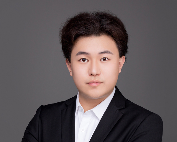 邹童明 猎头事业部总经理     精通中高端人才猎聘